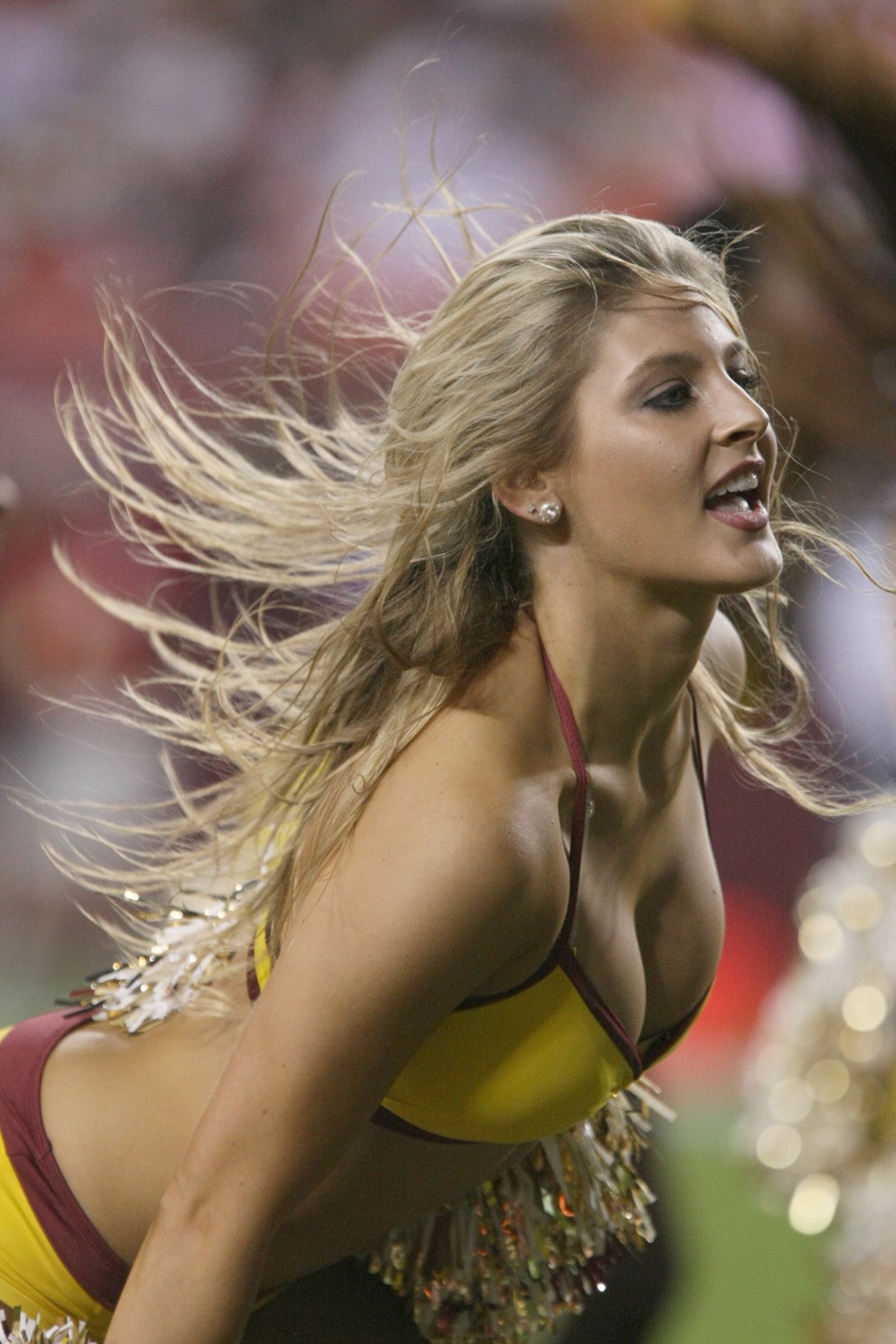 Washington_Redskins_cheerleader_@_game_vs_New_England_Patriots_19